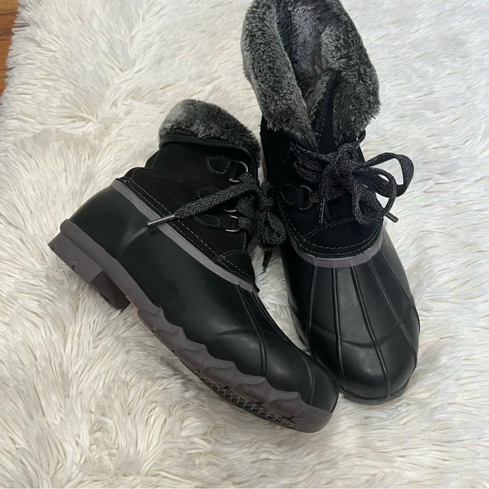 The‎ original Sporto genuine duck boots size 9